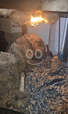 طاولة خشب زين فنية يدوية مع دايوراما طبيعية تحت الزجاج - تحفة فريدة للمنزل — 2