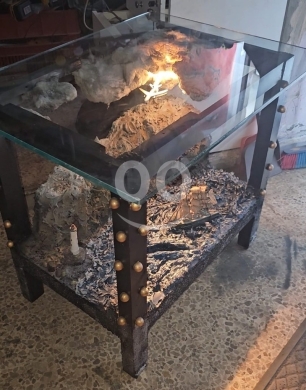 Antiques & Collectibles dans Beyrouth - طاولة خشب زين فنية يدوية مع دايوراما طبيعية تحت الزجاج - تحفة فريدة للمنزل