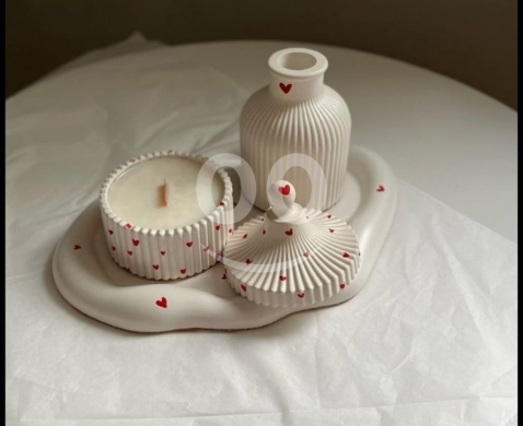 Autres biens dans Azmi - Minimalist Heart Patterned Candle
