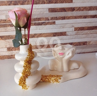 Other Goods in Azmi - Abstract Female Form Sculpture
