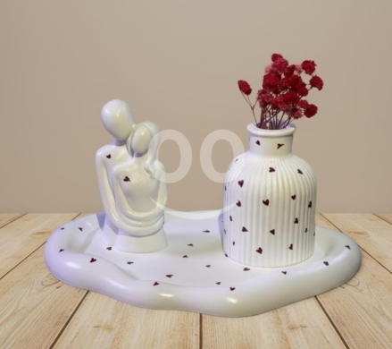 Other Goods in Azmi - Romantic Hugging Couple Sculpture