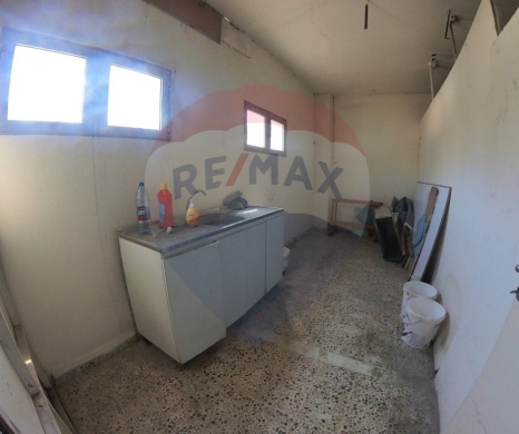عقارات تجارية للبيع في المينا - R9-2881 Showroom for Sale in Mina Tripoli - 1000 m² Commercial Space