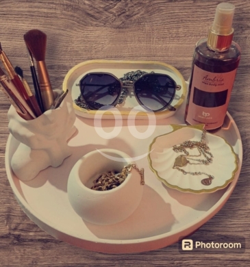 Autres biens dans Azmi - Aesthetic Sculptural Vanity Organizer Set