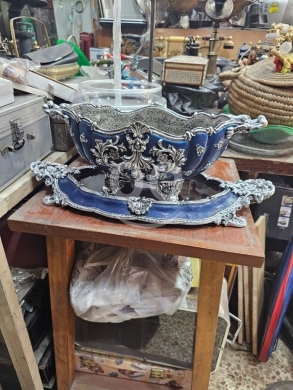 Antiques & Collectibles dans Beyrouth - Luxury Baroque Resin Jardini&egrave;re & Tray Set | Royal Blue and Silver Vintage-Style Centerpiece
