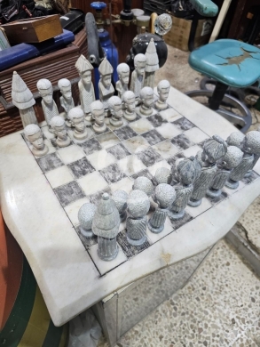 Antiques & Collectibles dans Beyrouth - Rare Large Hand-Carved Marble Chess Set | African Tribal/Figural Style Board Game | Unique Collector