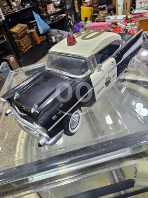Antiques & Collectibles dans Beyrouth - Rare Vintage 1957 Chevrolet Bel Air "Police Chief" Die-Cast Car Model | Large Scale Metal Collector&#039;