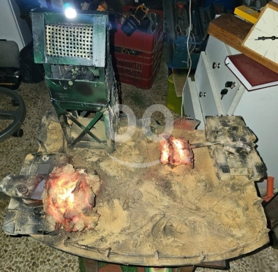 Antiques & Collectibles dans Beyrouth - Rare Hand-Crafted Military Battle Diorama | Illuminated Tank & Watchtower Scene | Scale Model Collec