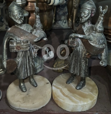 Antiques & Collectibles dans Beyrouth - Antique Pair of Regal Metal Mesaharaty Figurines | Traditional Ramadan Drummer Statues on Onyx Bases