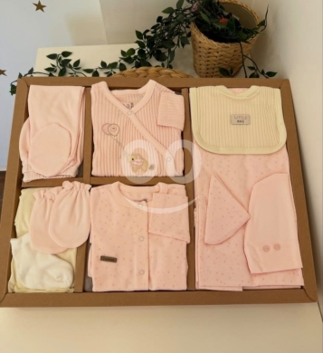 Baby & Kids Stuff in Zouk Mikaël - طقم استقبال مواليد حديثي الولادة 10 قطع وردي | Pink 10-Piece Newborn Baby Hospital Gift Set