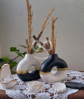 Other Goods in Azmi - فازات مفرغة مودرن باللونين الأبيض والأسود