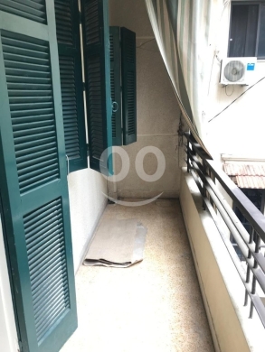 Apartments for rent in Ras-Beyrouth - شقة نصف مفروشة للإيجار بتصميم عملي | Semi-Furnished Apartment for Rent Practical & Prime Location