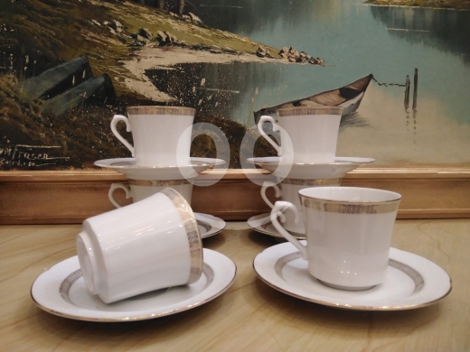 Antiques & Collectibles in Tripoli - طقم فناجين شاي بافاريا ألماني أنتيك مذهب | Antique Bavaria German Gilded Tea Cup Set of 6