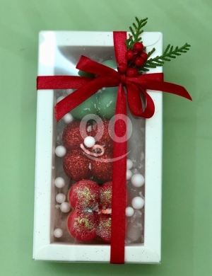 Health & Beauty in Ain Ab - طقم شموع بابلز معطرة للكريسماس | Christmas Bubble Scented Candle Gift Set in Elegant Window Box