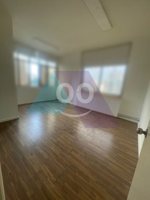 Commercials for sale in Sin el-Fil - 60m2 office +open view 4sale in Sin El Fil - مكتب للبيع في سن الفيلJA77O35
