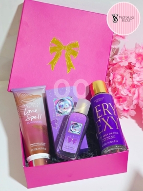 Santé & Beauté dans Zahleh - طقم هدايا فيكتوريا سيكريت لوشن ومعطر جسم فاخر | Victoria&#039;s Secret Lotion & Fragrance Mist Gift Set