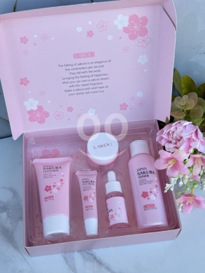Health & Beauty in Zahleh - طقم العناية بالبشرة لايكو بخلاصة زهور الساكورا اليابانية | LAIKOU Japan Sakura Skin Care Set