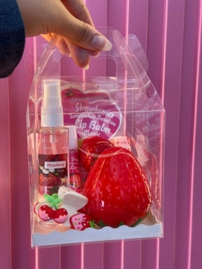 طقم هدايا العناية بالكرز المنعش للجمال والأناقة | Fresh Cherry Beauty and Care Gift Set — 6