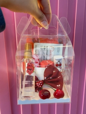 Health & Beauty in Zahleh - طقم هدايا العناية بالكرز المنعش للجمال والأناقة | Fresh Cherry Beauty and Care Gift Set