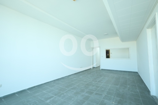 Commercials for rent in Tripoli - A 90m² Office at Floor 8 with Prime Location for Rent in Dam Wel Farez, Tripoli