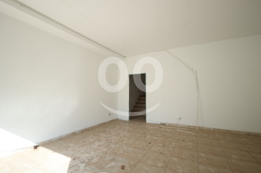 Commercials for rent in Tripoli - A 130m² Two Level Commercial Space with Prime Location for Rent in Dam Wel Farez, Tripoli