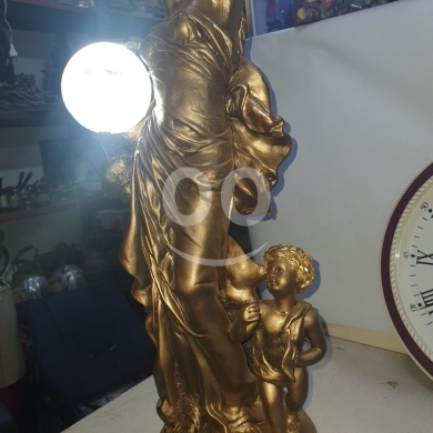 Antiques & Collectibles in Beirut City - لمبادير رزين فريد من نوعه بطول ١١٠ سم (كرة كريستال مضيئة) - شغل يدوي