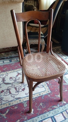 Antiques & Collectibles في مدينة بيروت - Vintage Bentwood Chair with Cane Seat