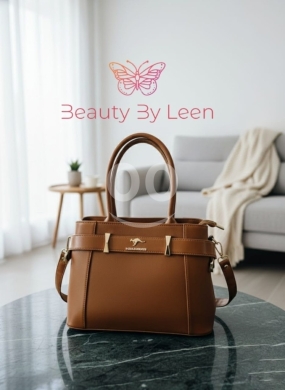 الملابس، الأحذية والزينة في مدينة بيروت - Elegant Kangaroo-Logo Structured Satchel Bag - Ladies Top Handle Shoulder Handbag
