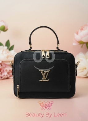 الملابس، الأحذية والزينة في مدينة بيروت - Chic Faux-Leather Top Handle Crossbody Bag Collection | Black, White & Pink Satchels