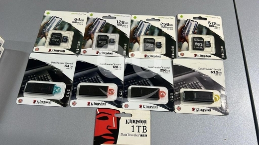 قطع غيار الكمبيوتر وملحقات البرامج في مدينة بيروت - بطاقات ذاكرة وفلاشات كينجستون الأصلية | Original Kingston Micro SD & USB Flash Drives up to 1TB