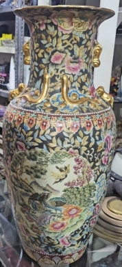 Antiques & Collectibles in Beirut City - Vintage Chinese Porcelain Vase (1970s) - Detailed Raised Enamel & Gold Accents (60cm)