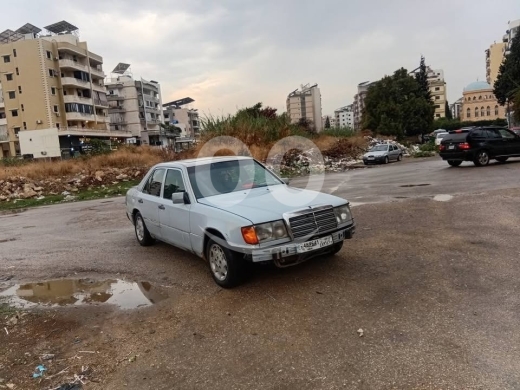 مرسيدس بنز في طرابلس - Mercedes-Benz 230 model 1990