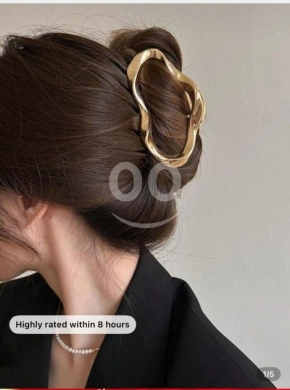 Vêtements, chaussures et accessoires dans Akkar el-Atika - Trendy Gold Abstract Claw Clip