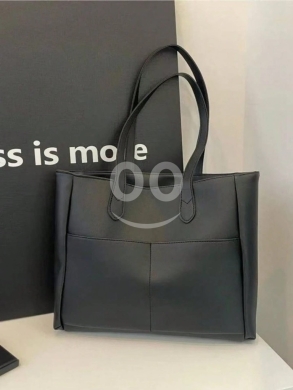 Vêtements, chaussures et accessoires dans Akkar el-Atika - Structured Black Faux Leather Tote Bag for Work & Laptop