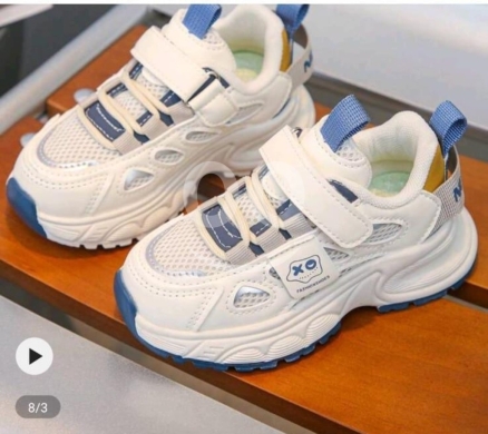 Vêtements, chaussures et accessoires dans Akkar el-Atika - حذاء رياضي أطفال سميك Chunky بإغلاق الفيلكرو السهل