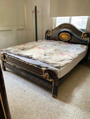 السلع الأخرى في صيدا - Vintage French/Baroque Style King Bed Set (180cm) - Hand-Painted Black & Gold Accent