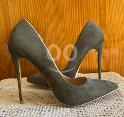الملابس، الأحذية والزينة في ضهر العين - VERTICO Olive Green Faux Suede Pointed Toe Pumps - High Heels Size 40