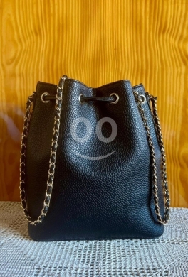 Vêtements, chaussures et accessoires dans Dahr el-Ain - MAX FACTOR Chic Round Crossbody Bag - Small Accessory Shoulder Bag/Makeup Pouch