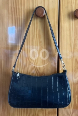 Vêtements, chaussures et accessoires dans Dahr el-Ain - Chic Croc Embossed Shoulder Bag - $10 Mini Faux Leather Purse