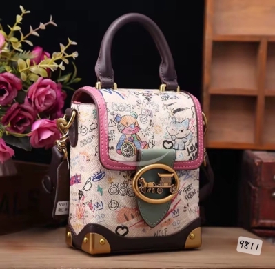 Clothes, Footwear & Accessories in Bir Hassan - Women&rsquo;s Elegant Wallet