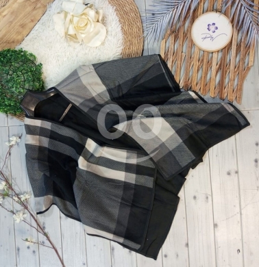 كاب نسائي جوخ ناعم كارو وجهين سميك ودافئ | Women's Double-Face Plaid Soft Wool Winter Cape — 2