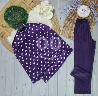 Vêtements, chaussures et accessoires dans Abbassiyeh - بيجاما نسائية شتوية مخمل مضلع وموهير ناعم | Women&#039;s Ribbed Velvet & Soft Mohair Winter Pajamas