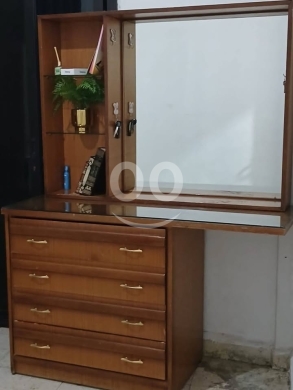 Dining room dans Tripoli - طاولة