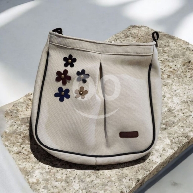 Vêtements, chaussures et accessoires dans Abbassiyeh - جزدان كتف قماش كتان راقي بتصميم أزهار جذابة | Elegant Linen Fabric Shoulder Bag with Floral Design
