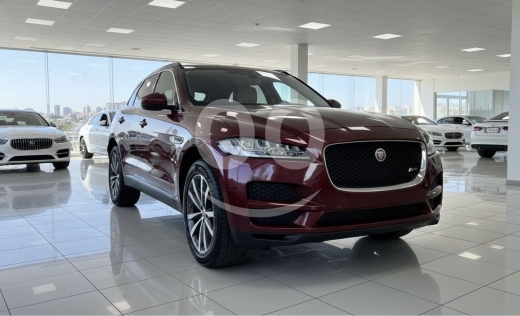 Jaguar in Tripoli - جاكوار F-Pace موديل ٢٠١٧ لون خمري مميز حالة الوكالة | 2017 Jaguar F-Pace Super Clean