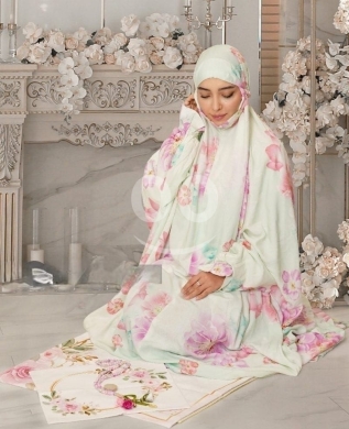 Clothes, Footwear & Accessories in Dawhet Aramoun - لباس صلاة متكامل مطبوع بالزهور حرير إيراني كودري