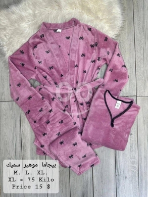 Vêtements, chaussures et accessoires dans Tripoli - بيجاما فرو 3 قطع وردي فاقع بنقشة فيونكات سوداء