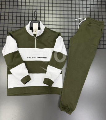 Clothes, Footwear & Accessories in Loussiya - طقم رجالي