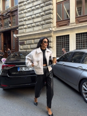 Vêtements, chaussures et accessoires dans Saïda - جاكيت صوف شتوي ناعم باللون الأبيض العاجي | Chic Soft Wool Winter Jacket in Ivory White
