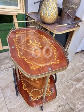 Antiques & Collectibles in Beirut City - عربة ضيافة أوروبية عتيقة (Vintage) | طاولتي تقديم متحركتين بعجلات | ديكور Marquetry فاخر
