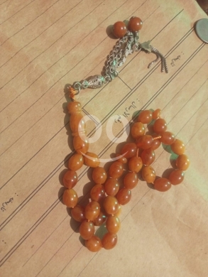 Antiques & Collectibles dans Beyrouth - سبحة كهرمان صناعي (كوريا) بلون برتقالي فاتح | 33 حبة بشرابة فضية